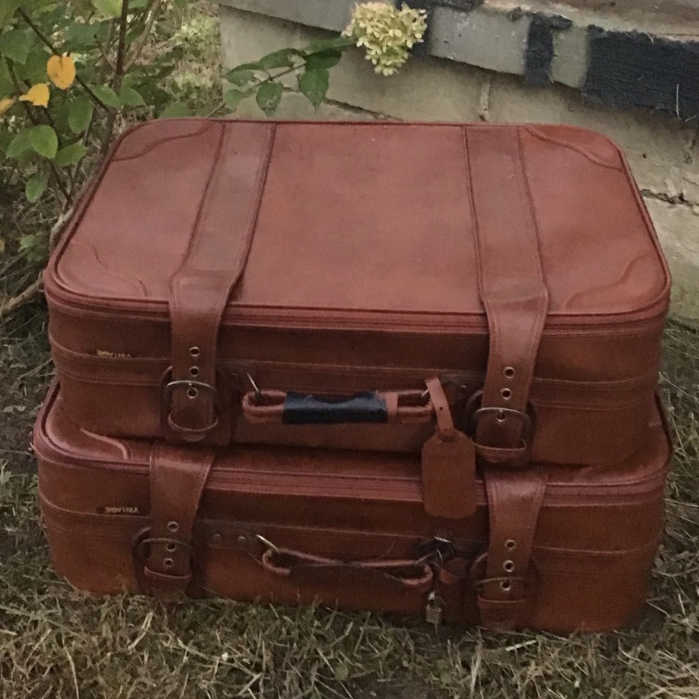 Set of 2 Brown Vintage Nesting Suitcases w Keys